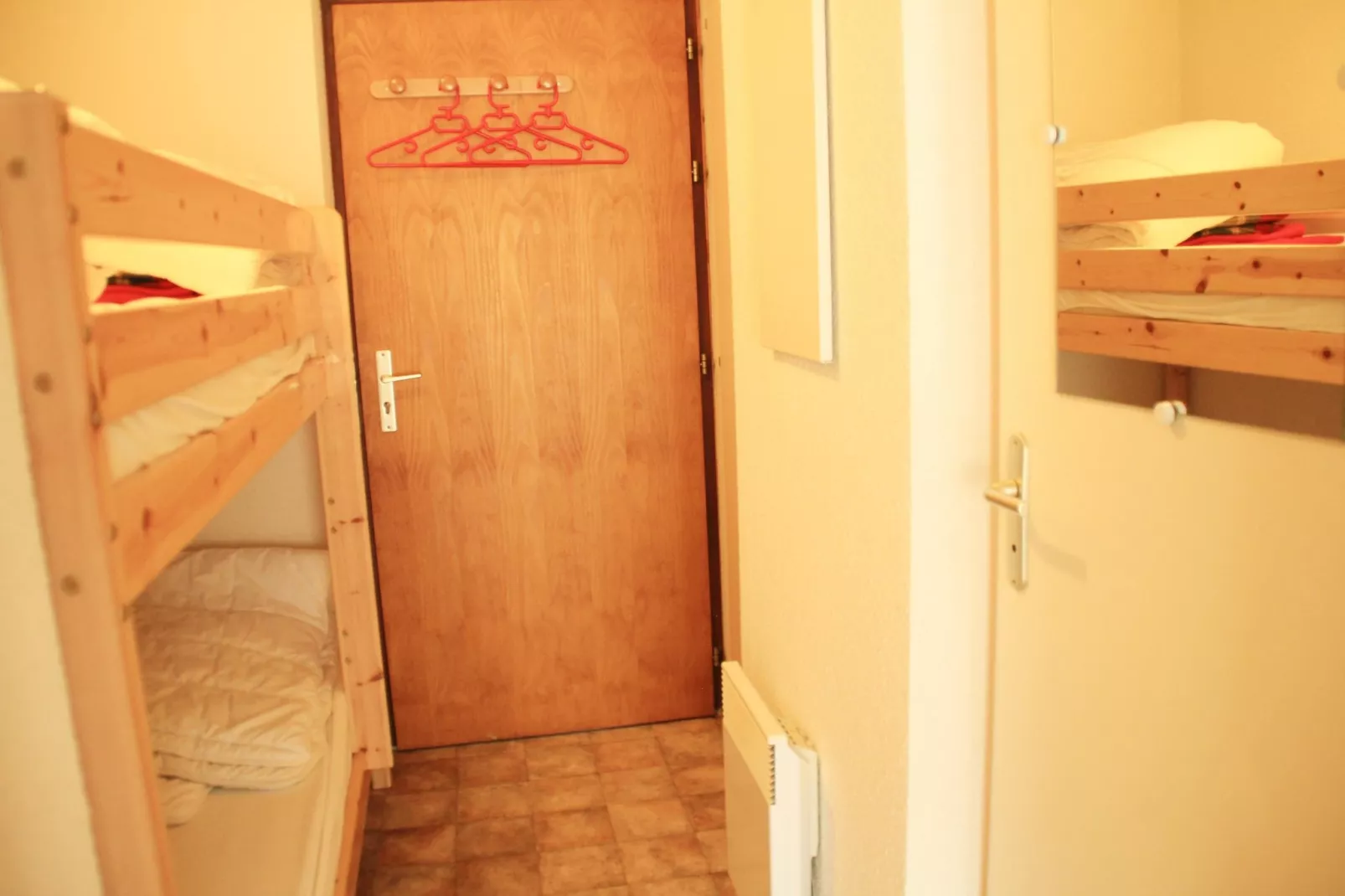 Azalée AZ4 TELECABINE & MOUNTAIN 4 Pers.-Bedroom