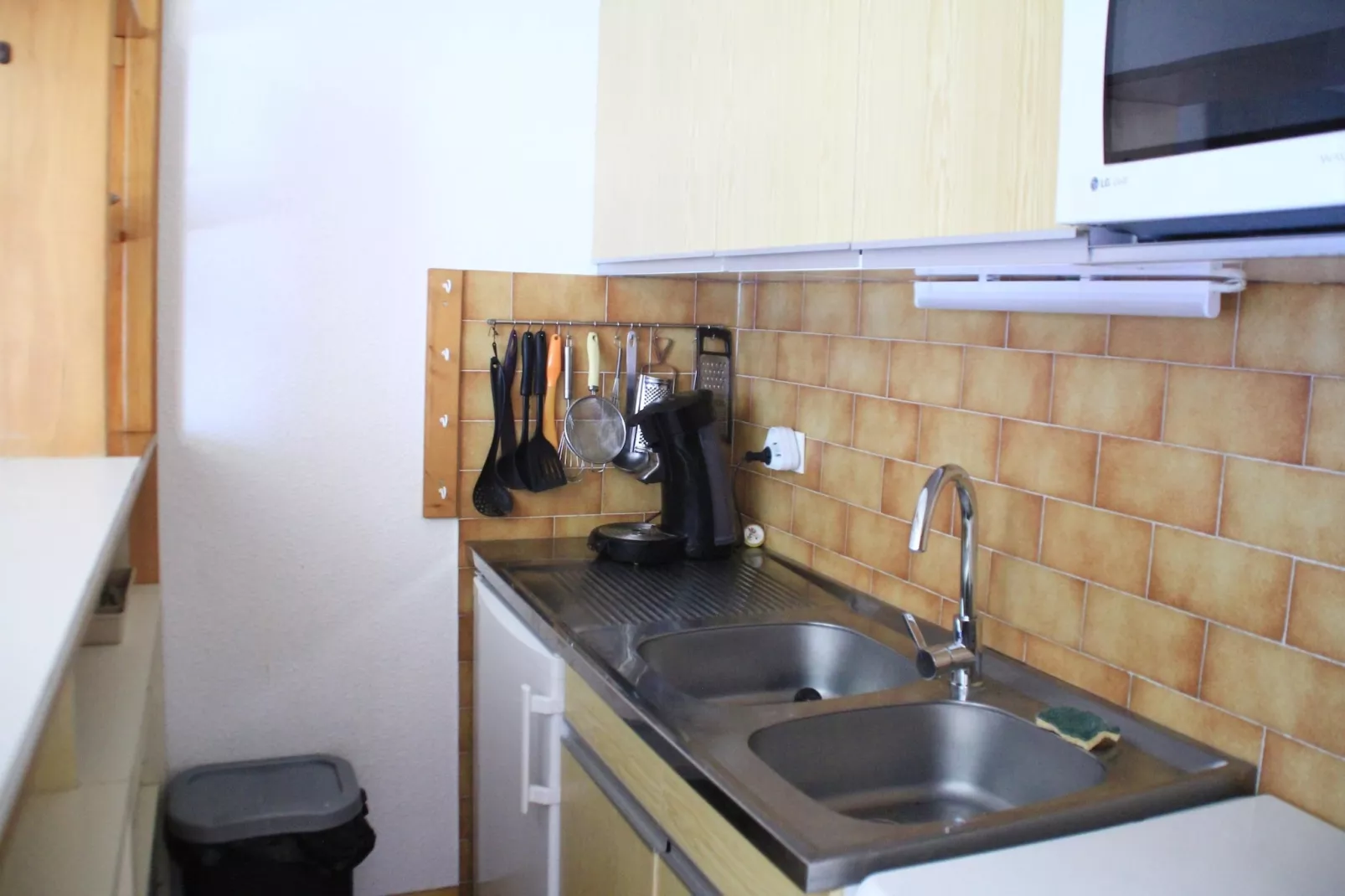 Chambron CB13 CENTER & VIEW 4 Pers.-Kitchen
