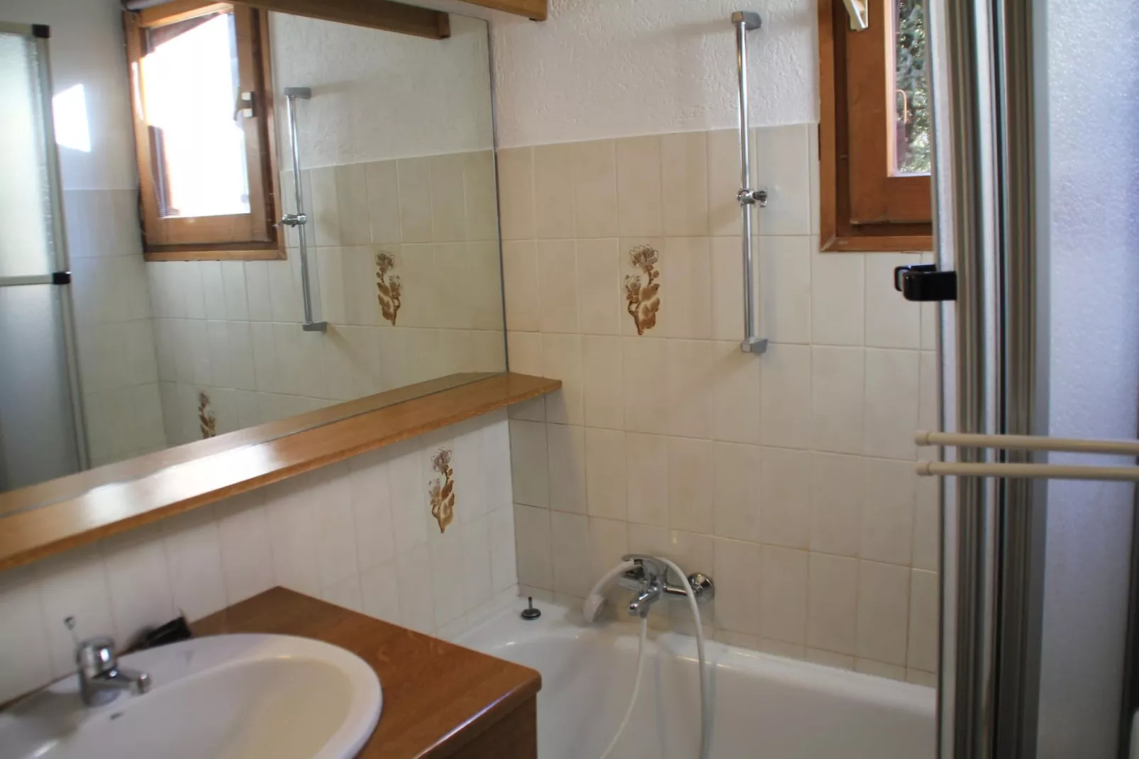 Gelinote GL3 TELECABINE & MOUNTAIN 4 Pers.-Bathroom