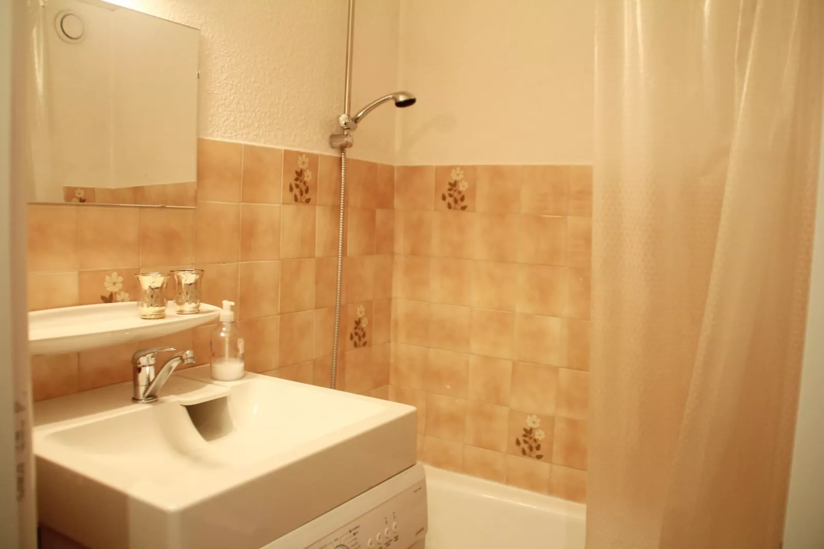 Corina CN11 QUIET & MOUNTAIN 4 Pers.-Bathroom