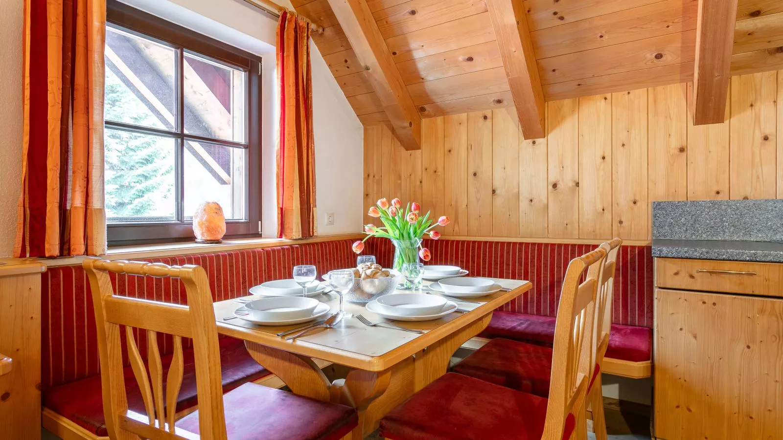 Schweizerhof Apfelrose-Dining room