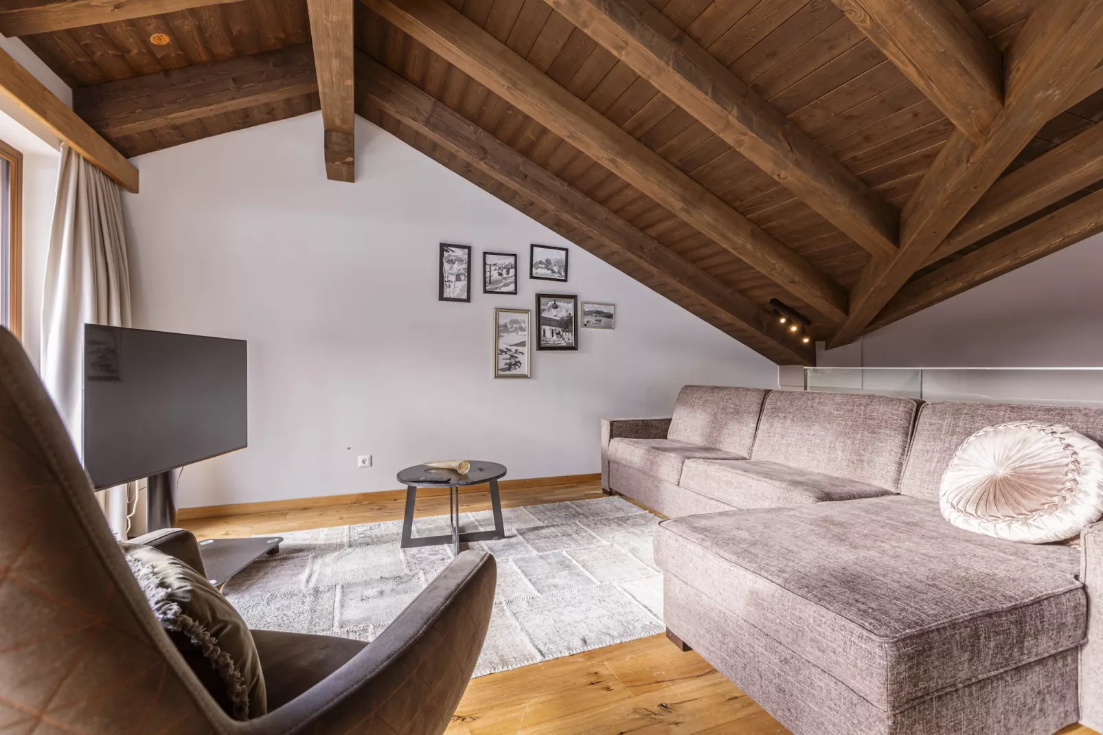 Bergresort Zugspitze Ehrwald 05-Living room