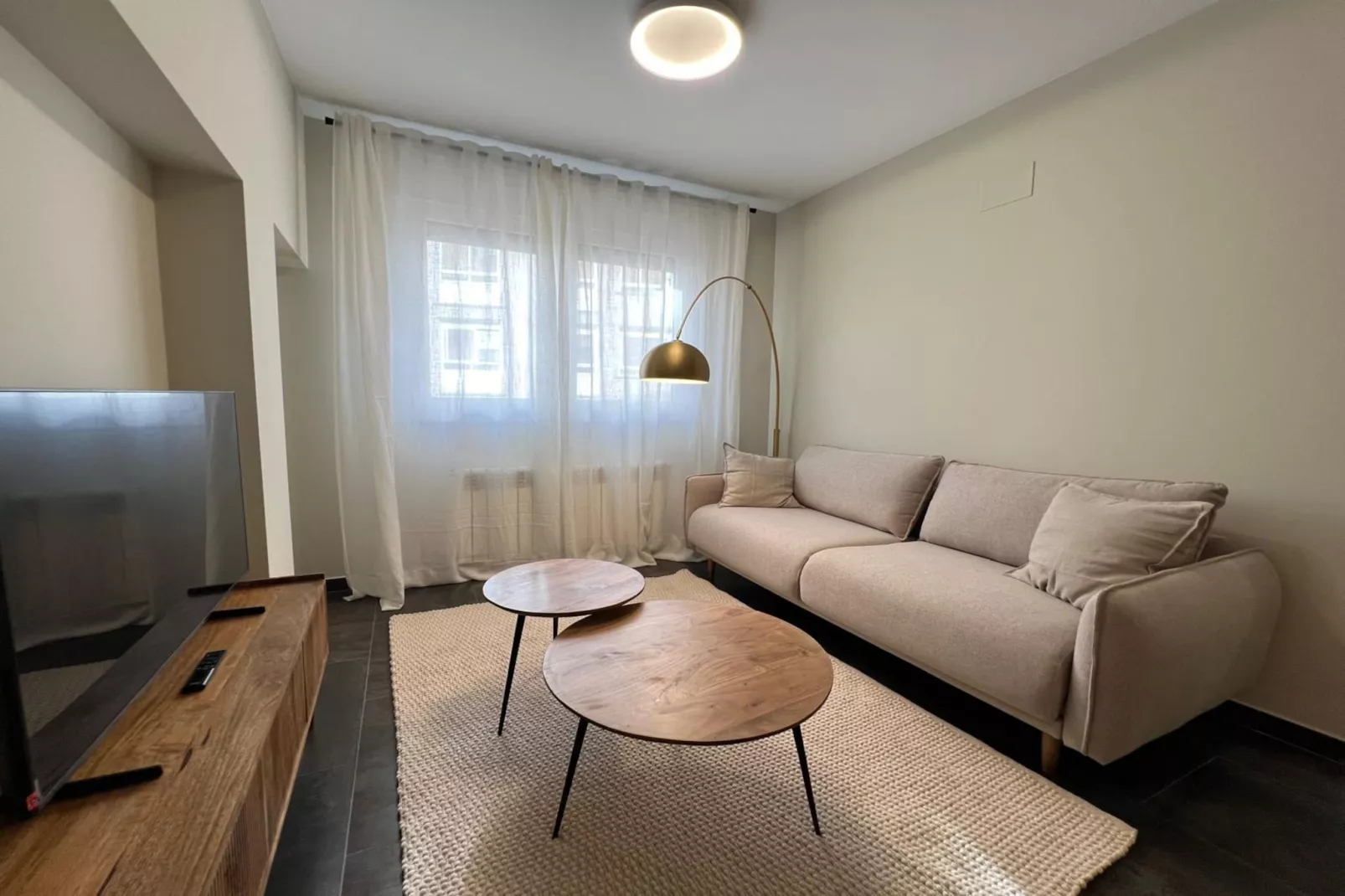 YourHouse Lagoa-Living room