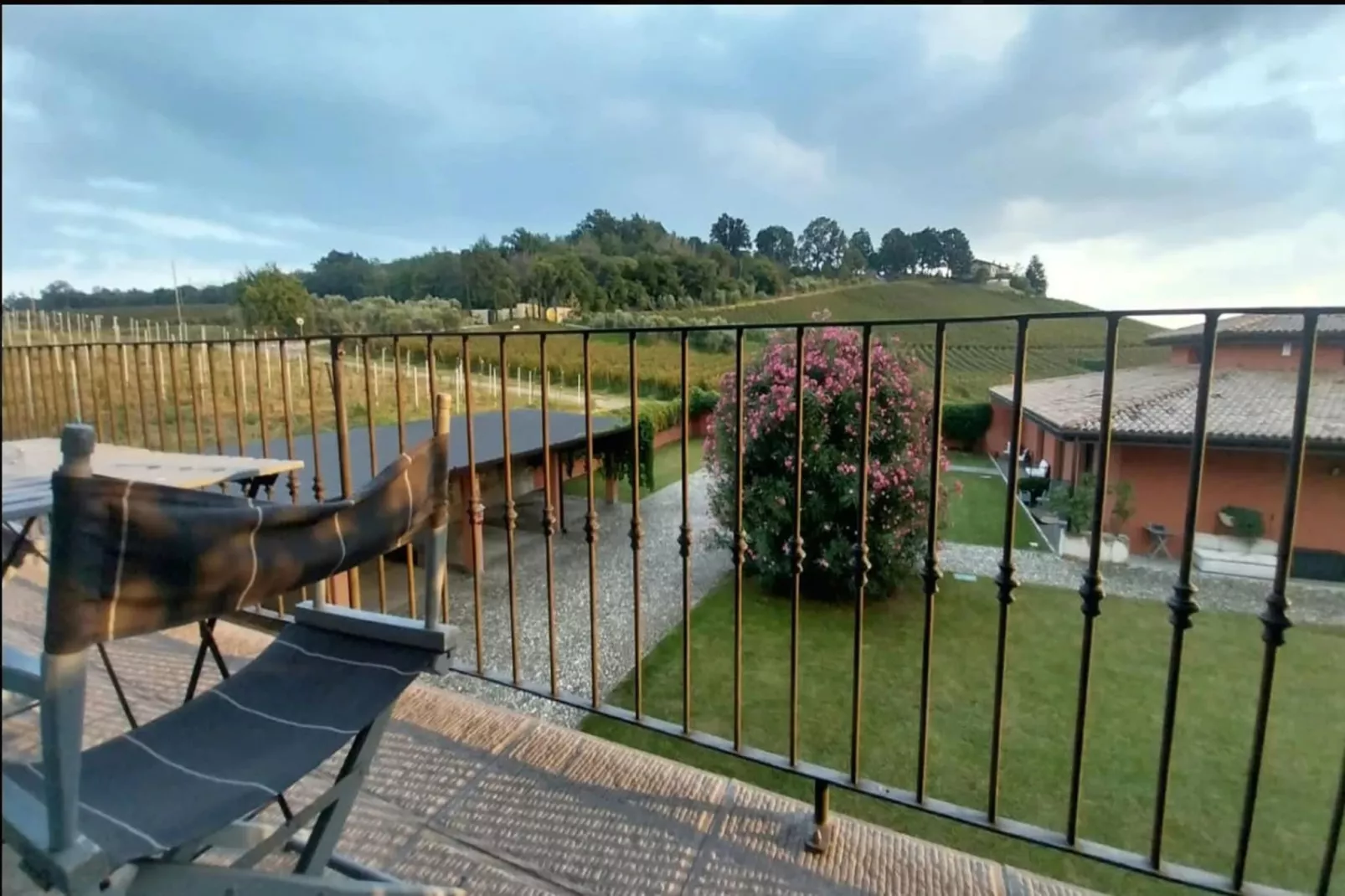 Chardonnay-Terrace balcony