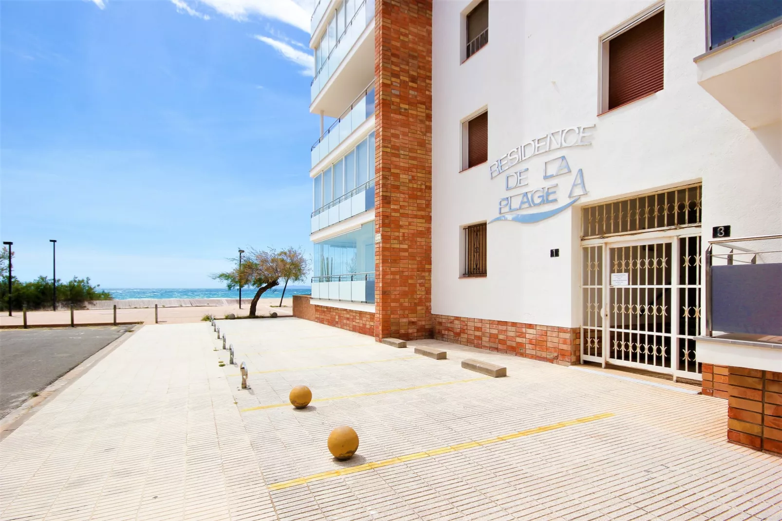 RESIDENCE DE LA PLAGE BJS 3 Roses-Exterior summer
