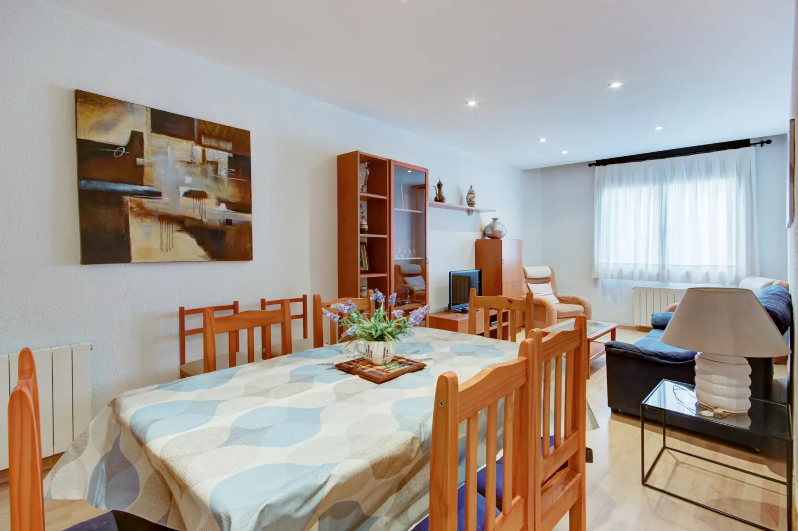 P.C. LLEVANT 3 1 Roses-Dining room