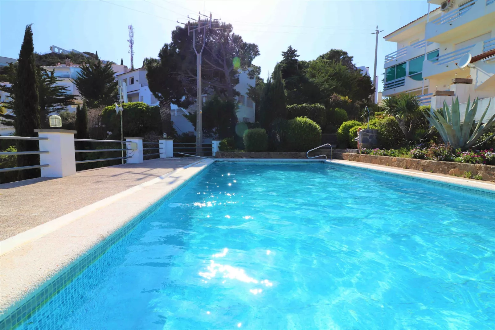 DULCE VIDA 2 B1 Roses-Pool