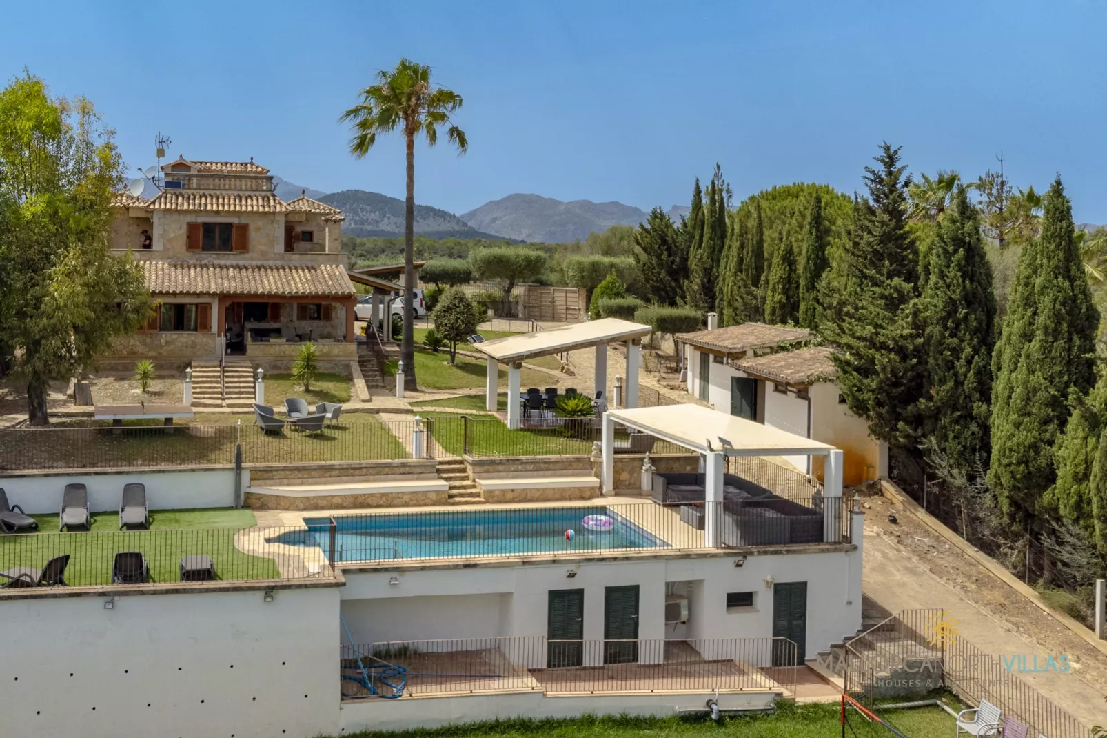 Villa Alejandra con piscina privada y gran jardín-Extérieur été