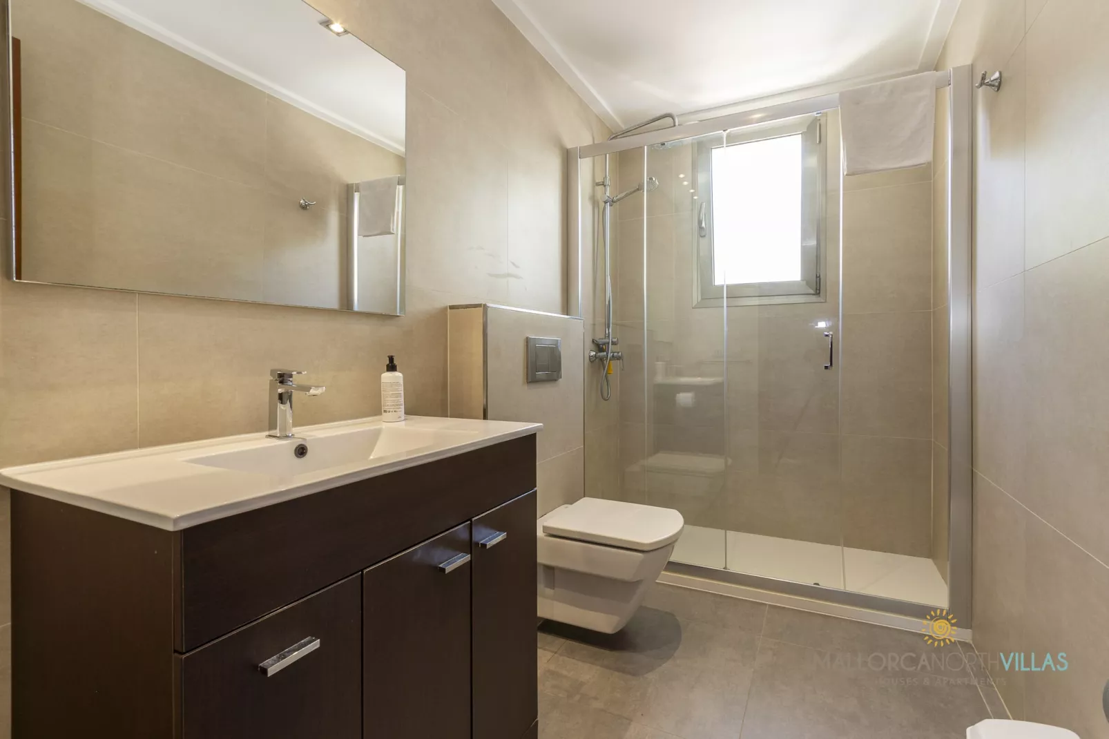 Villa Albufera en Playa Muro: a unos pasos del Mar-Badezimmer