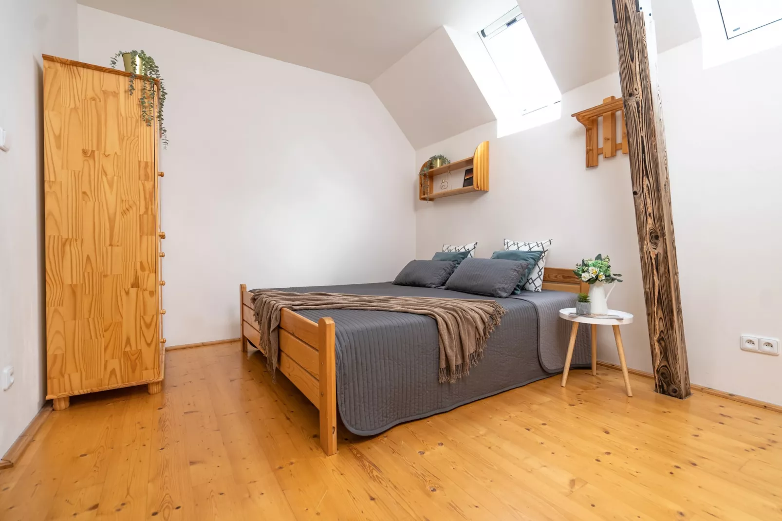 Lesany SLJK425-Bedroom