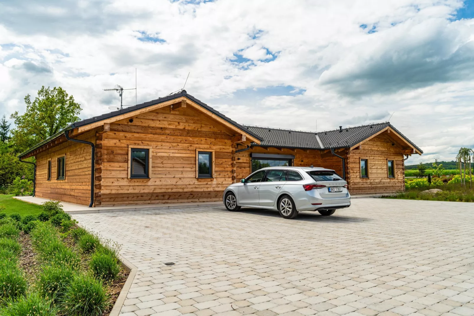 Smetanova Lhota  JSP029-Exterior summer