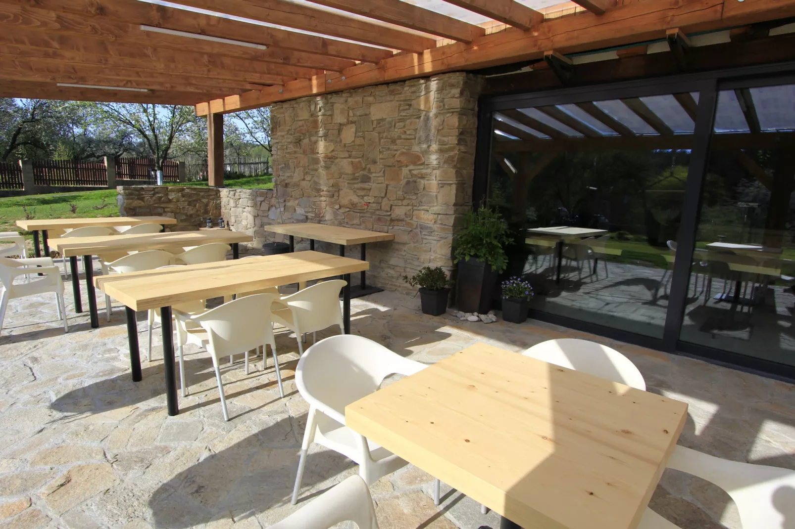 Pernstejn VPM019-Terrasse