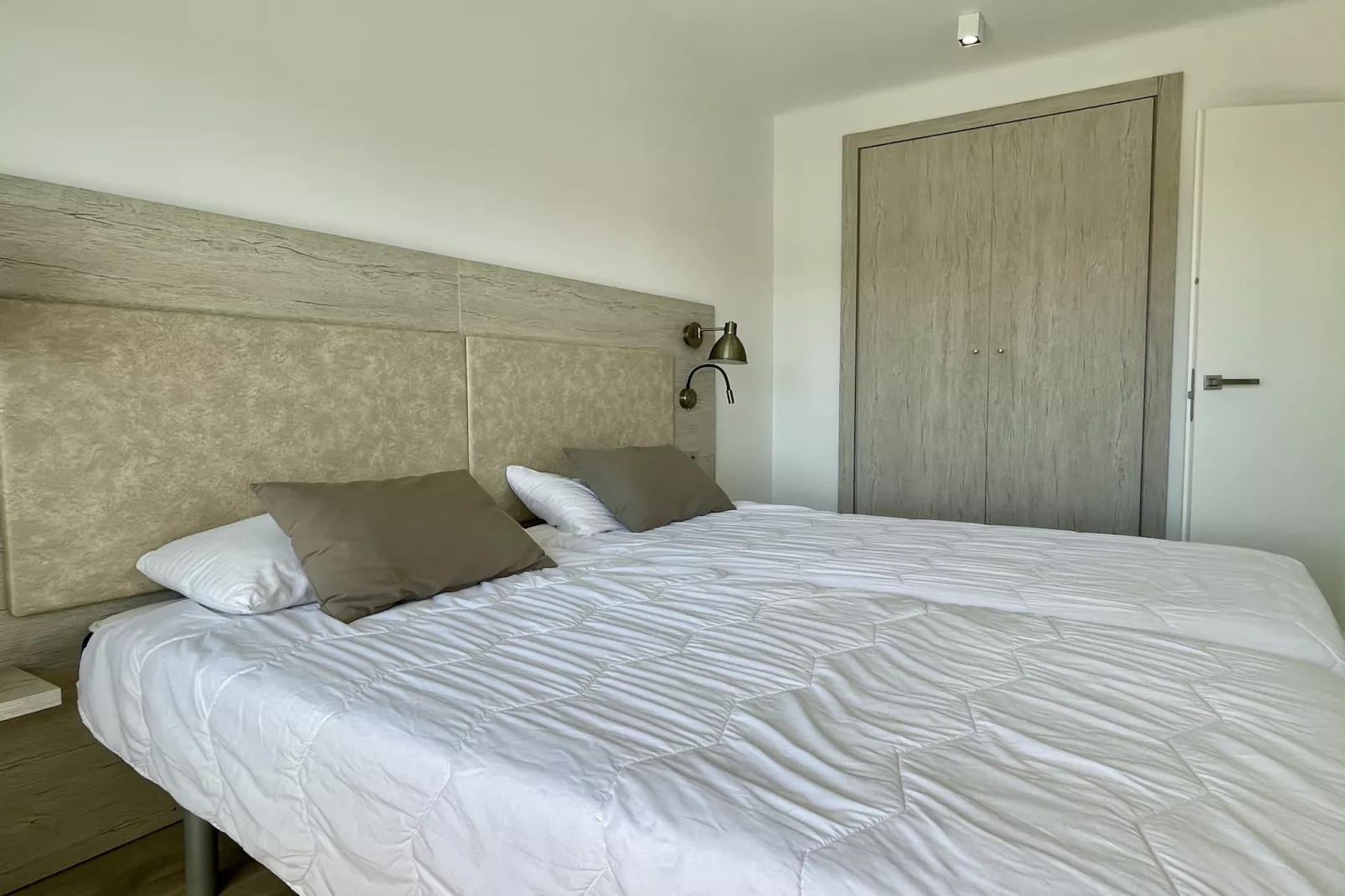 FESTASTAR 406-Bedroom