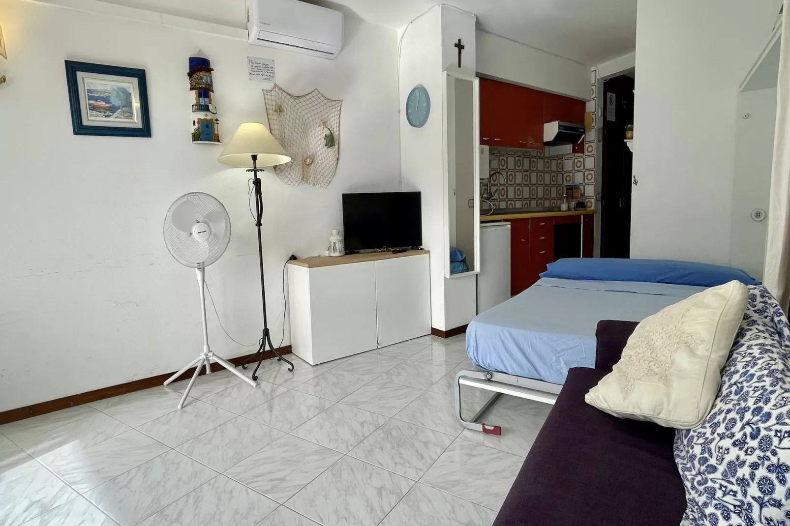 MEDES PARK I 5-1-Living room