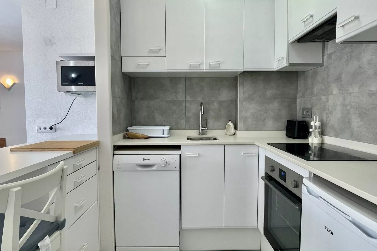 MANUREVA VIII BX-A-Kitchen