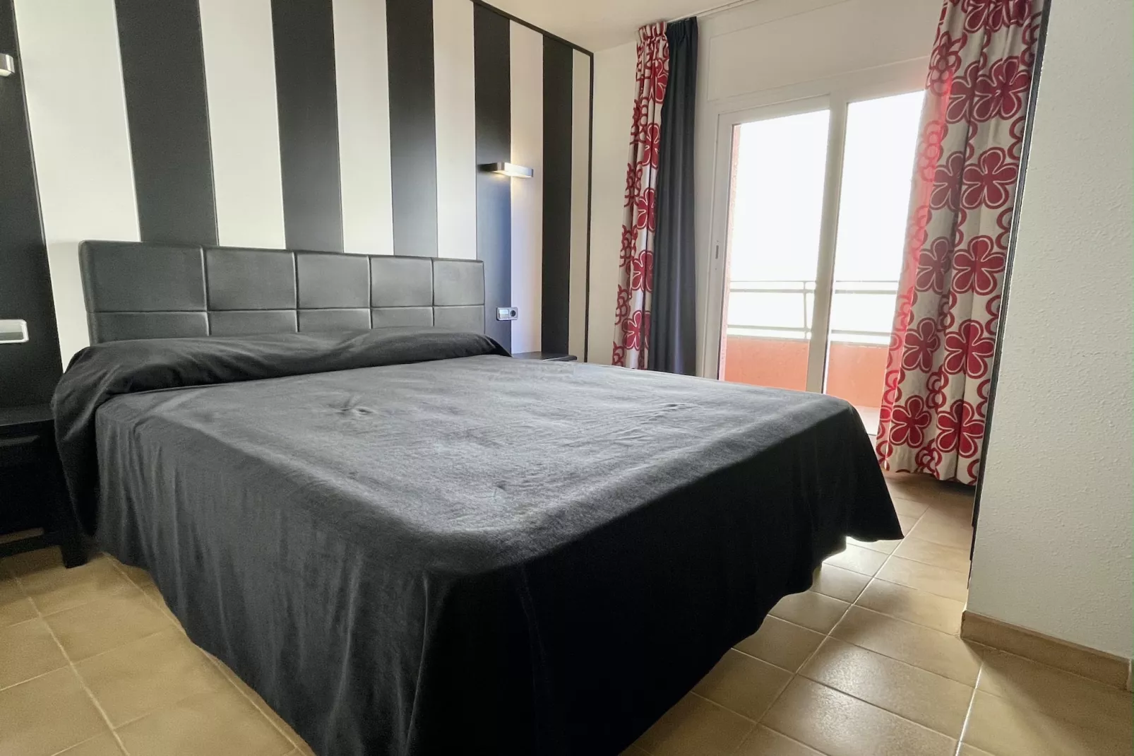 SALLES BEACH 33-Bedroom