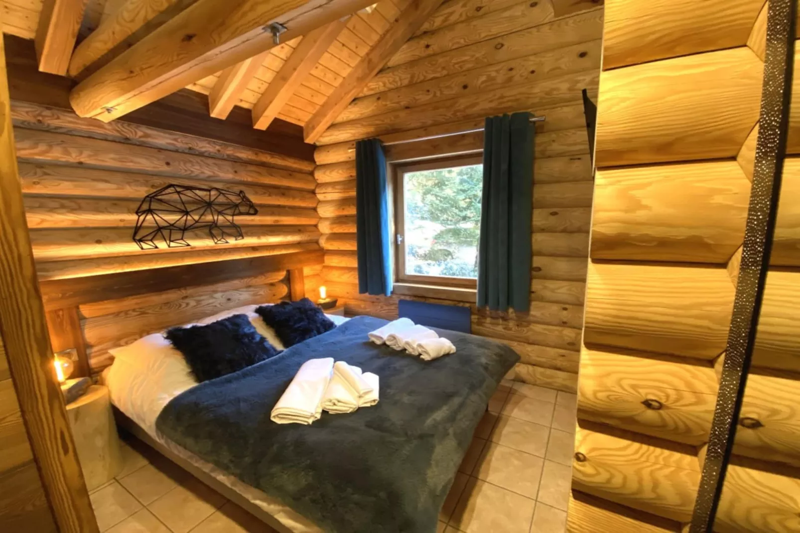 L'OURS NOIR Chalet en rondins-Schlafzimmer