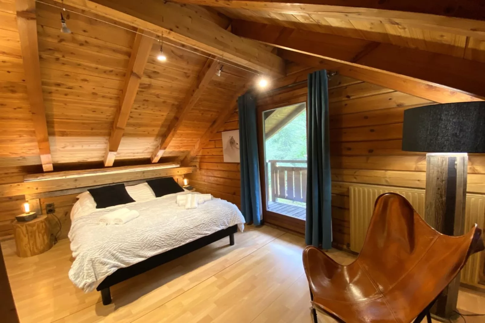LE RENARD  Chalet en bois au calme-Bedroom