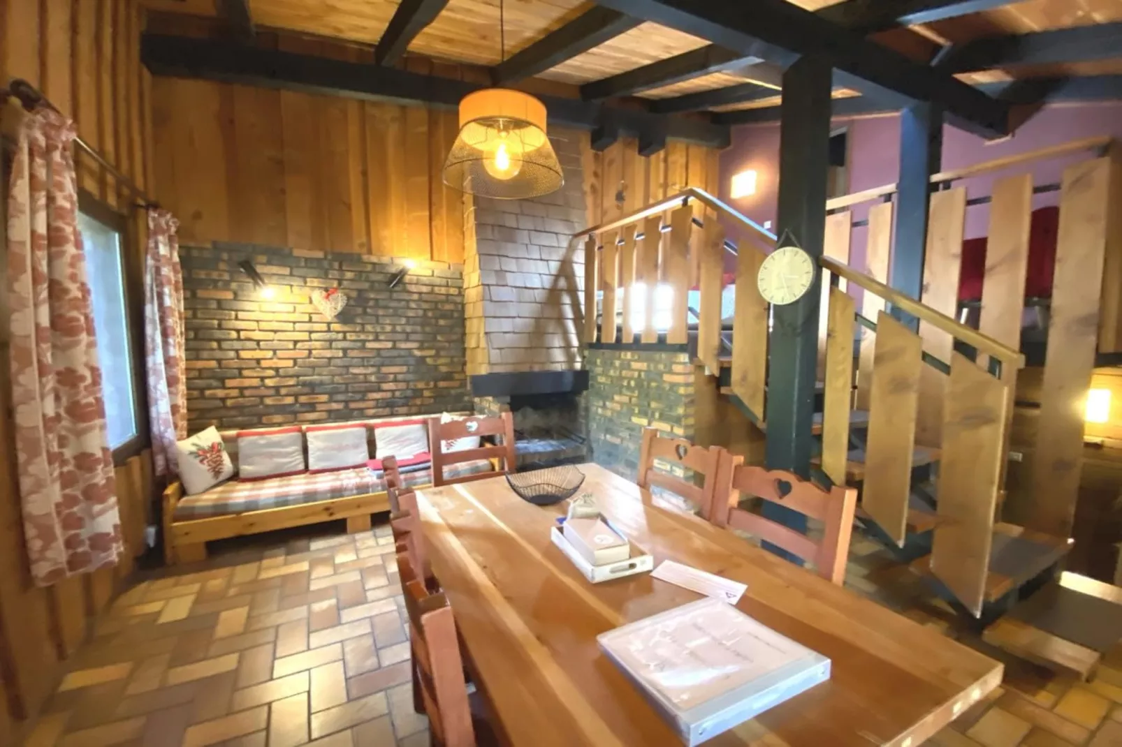 LA POMME DE PIN 2  Appartement avec terrasse-Living room