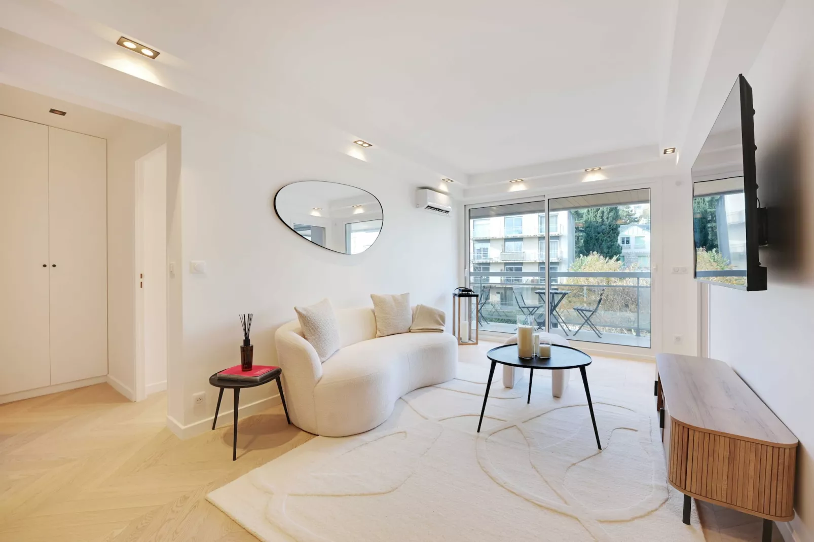 AB-14-MERLIN-Living room
