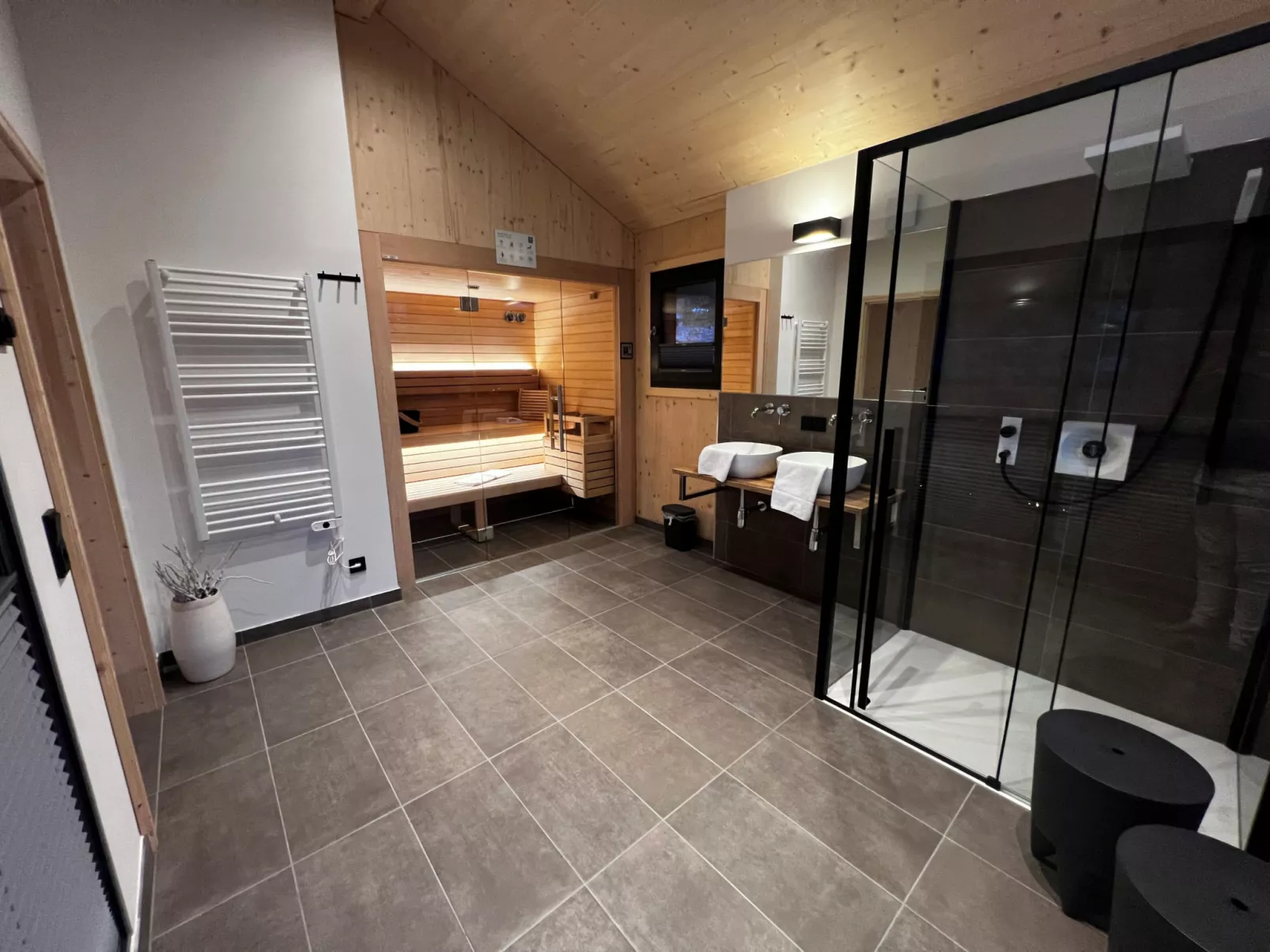 Superior #14 mit Sauna & Hot Tub-Inside
