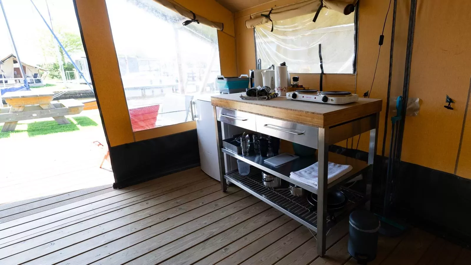 Safaritent in Heeg-Kitchen