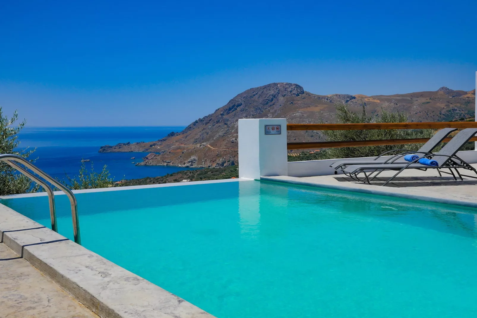 Pyrgos Exclusive 4-Piscine