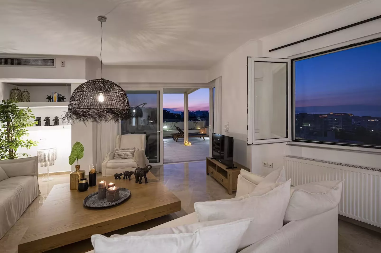 Helen Luxury Holiday House With Sea View-Living room