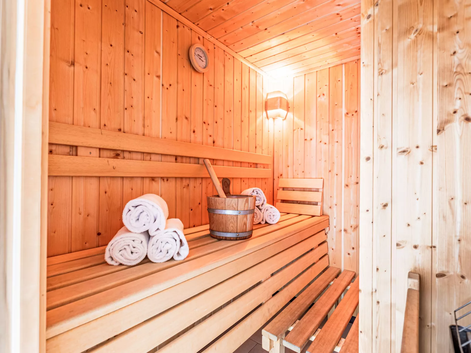 Mit 4 Schlafzimmern und Sauna-Inside