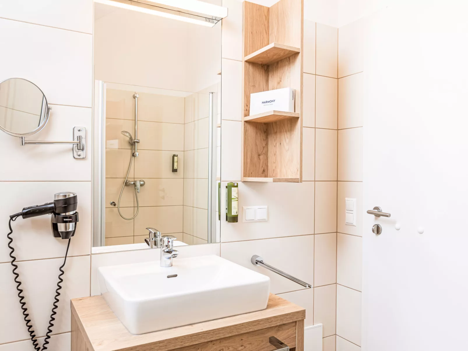 Mit 2 Schlafzimmer-Drinnen