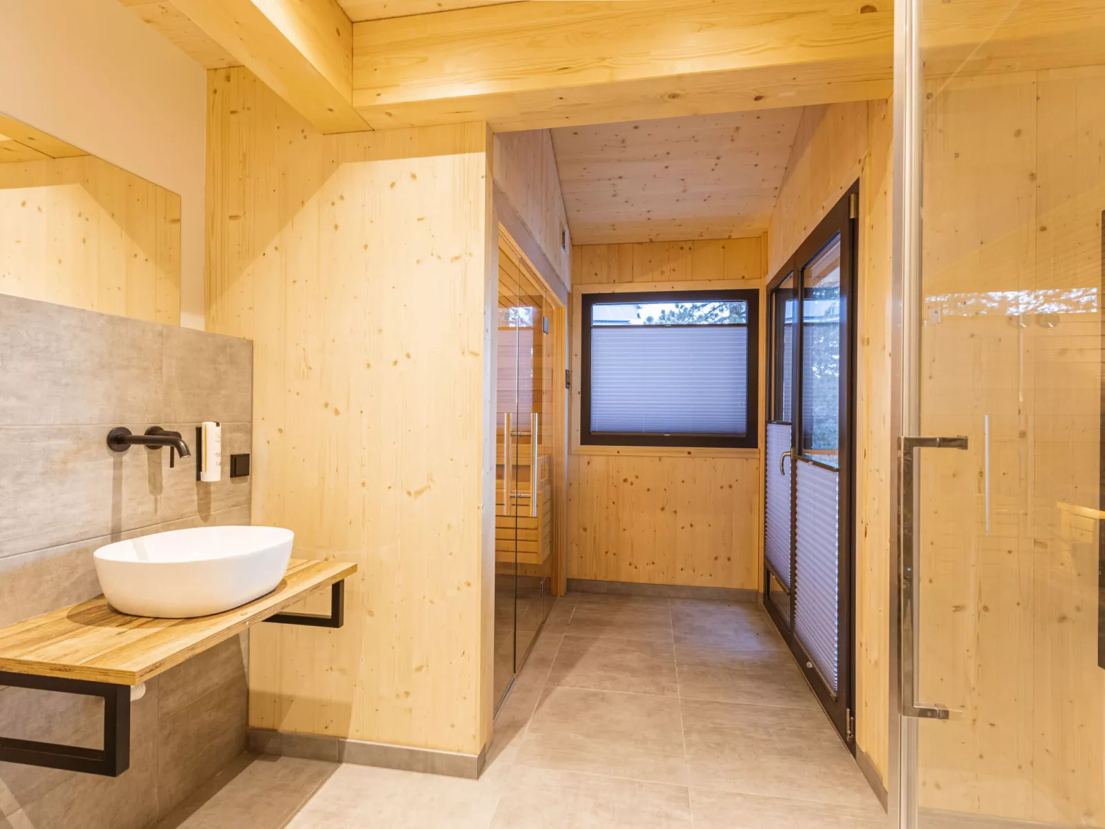 Superior #25 mit Sauna-Inside