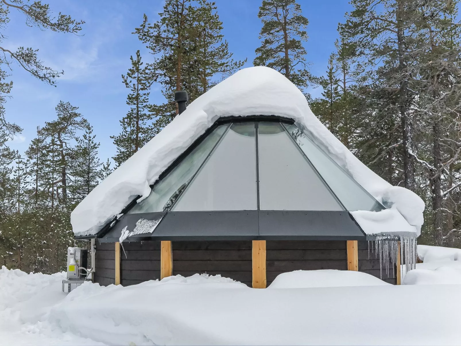 Arctic light hut-Outside