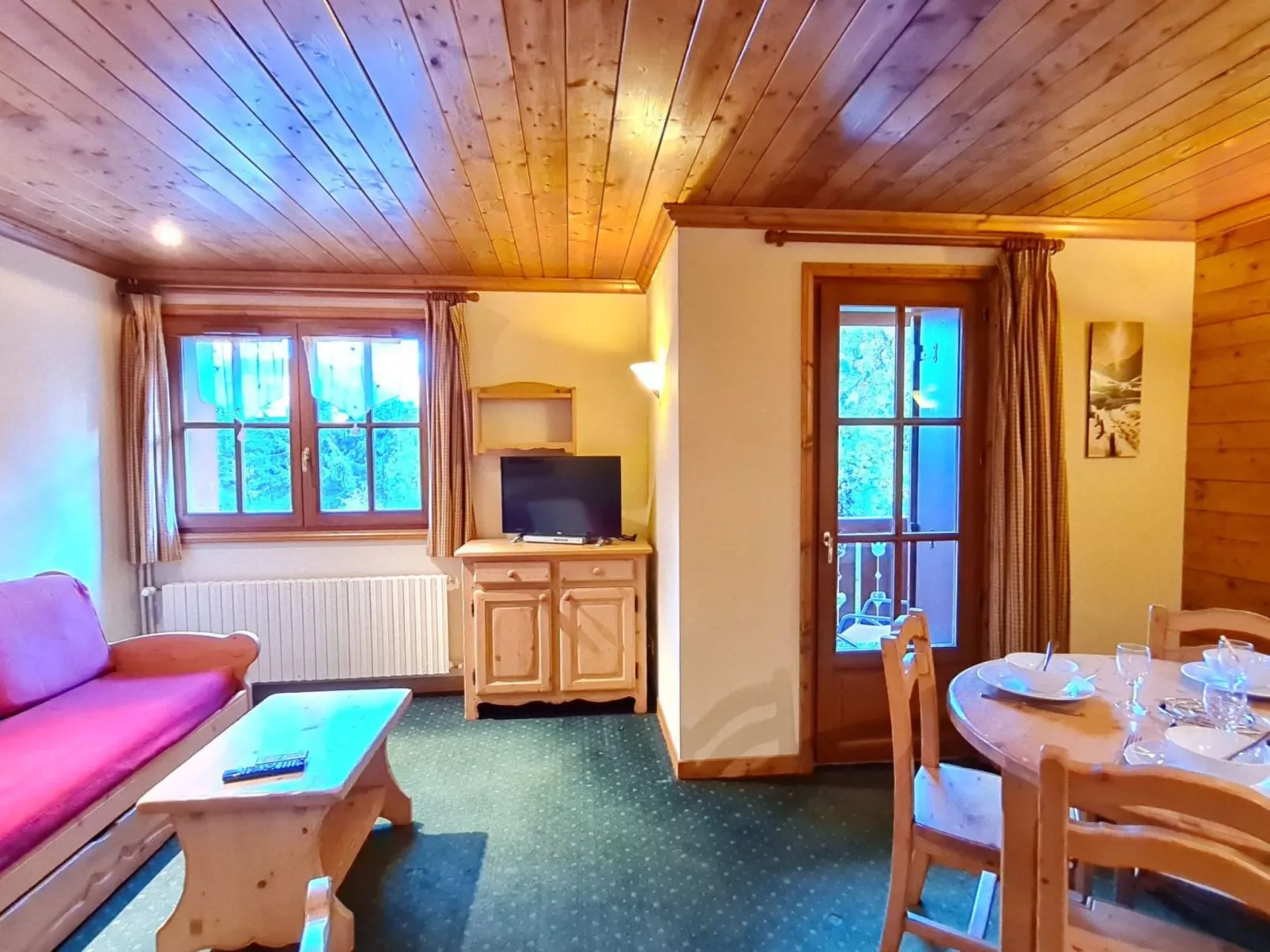 Alpina Lodge-Inside