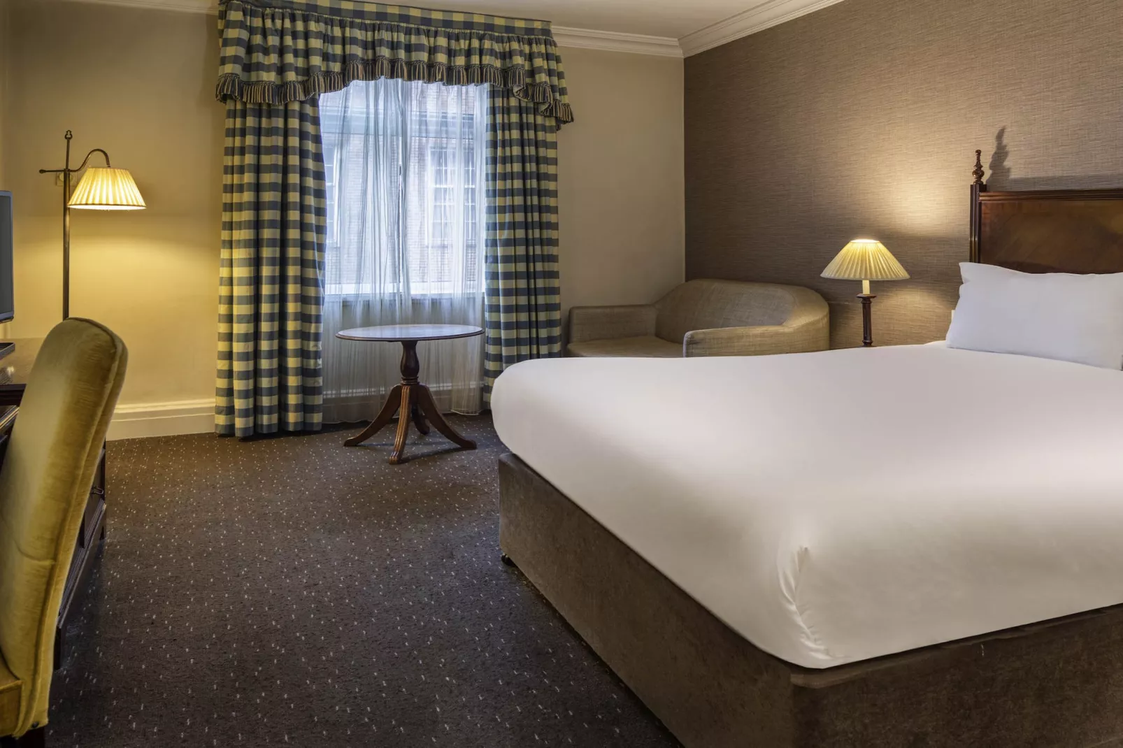 Classic Double Ex Mercure Winchester-Bedroom