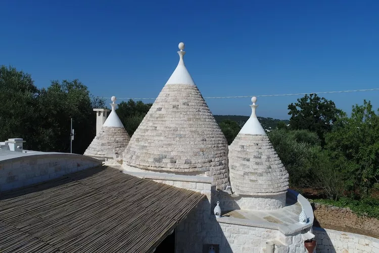 Villa Trulli dell'amore mit beheiztem Pool in Ostuni-Außenbereich Sommer