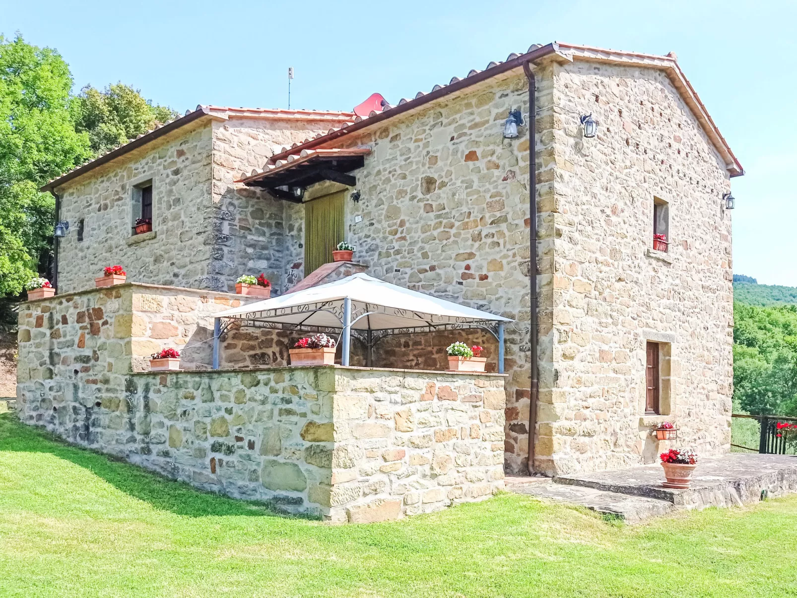 La Coccinella-Outside