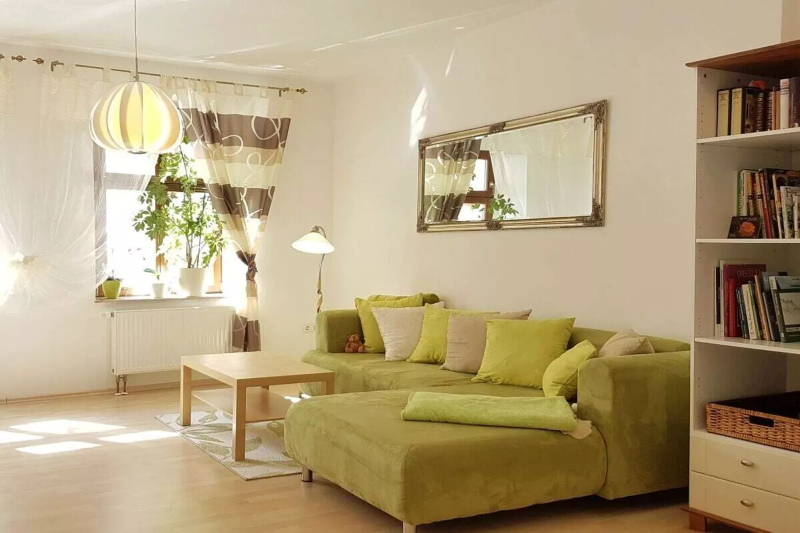 38904-Living room
