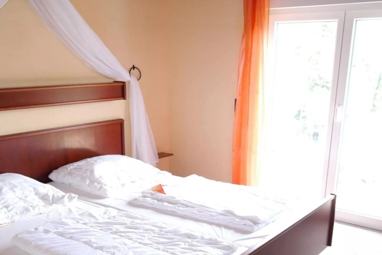 402964-Bedroom