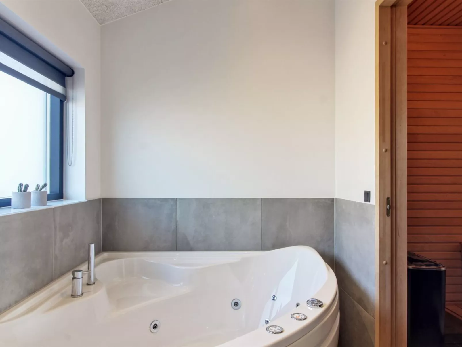 "Eriksine" - 750m from the sea-Inside
