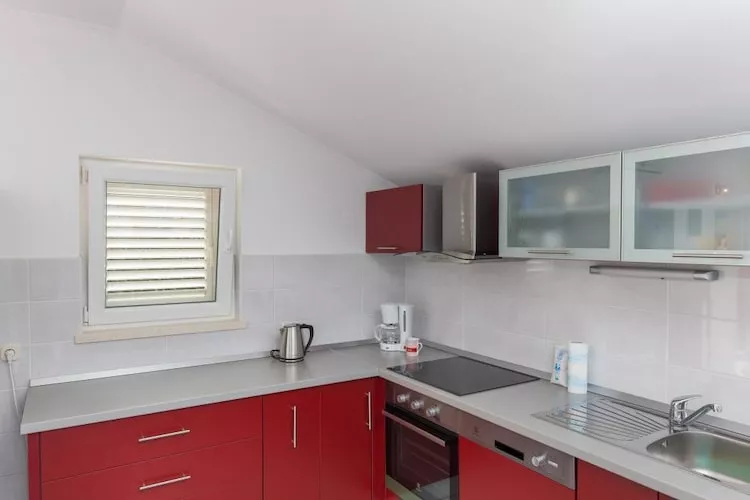 Apartments Memunić - One Bedroom Apartment with Balcony and Sea View (CRVENI)-Kitchen