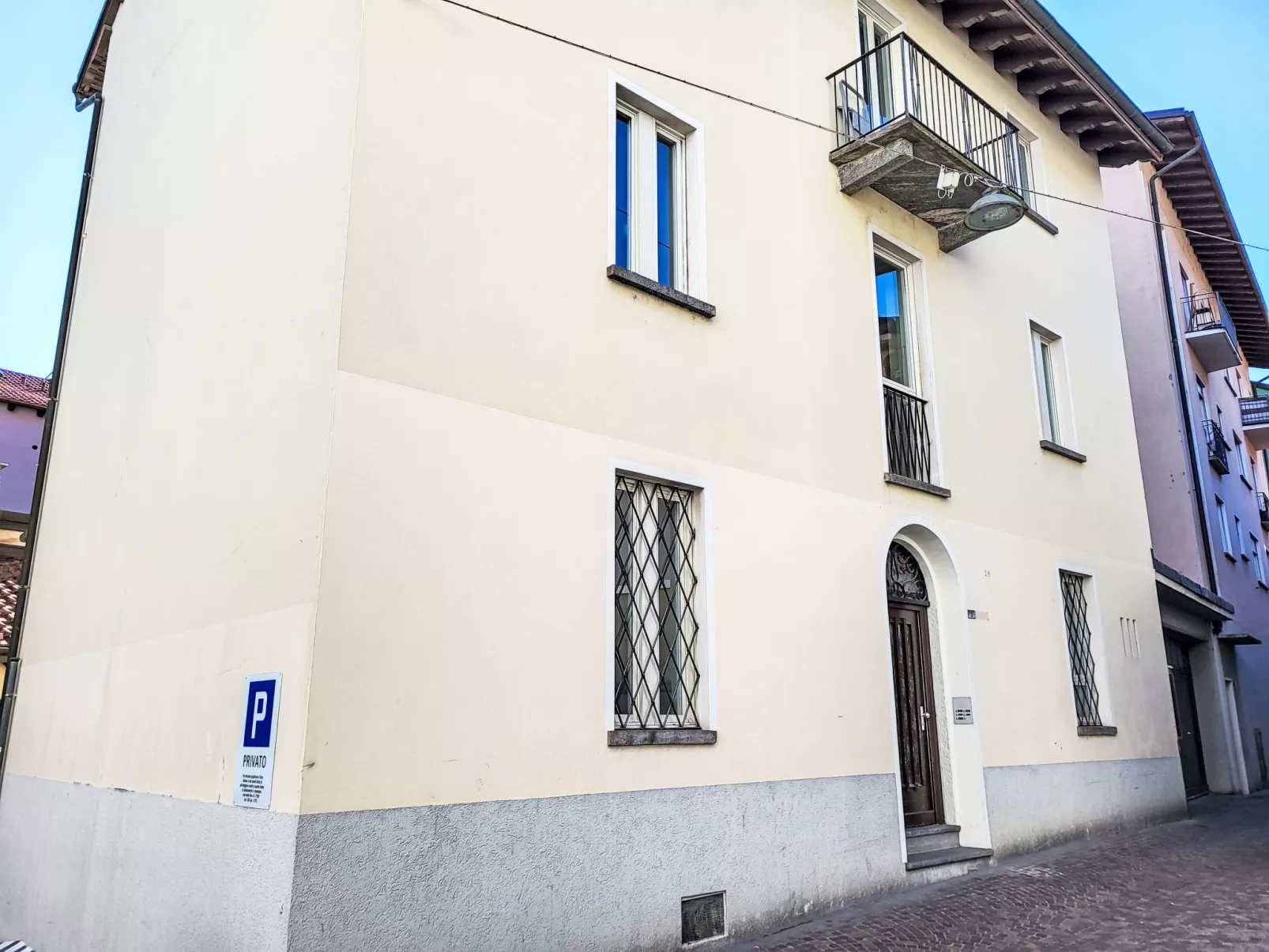 White Locarno Apt.1-Outside