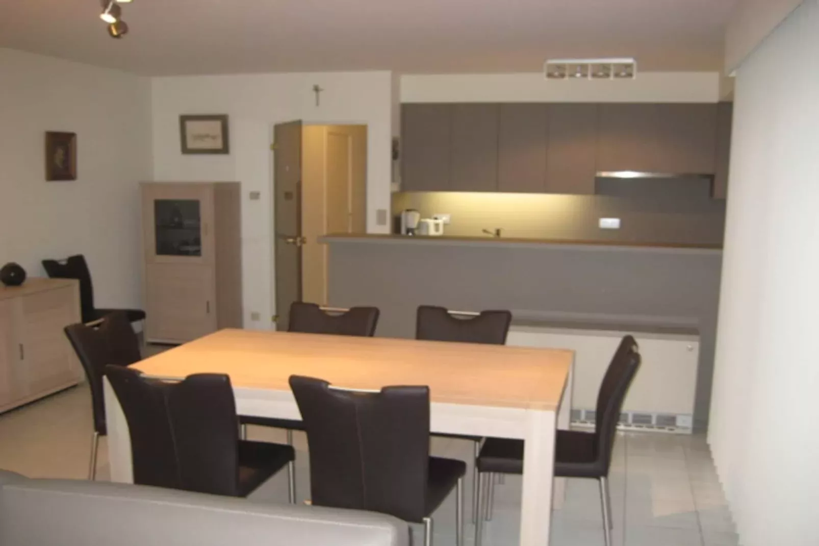 ZANDBK3 0502/ 5C-Dining room