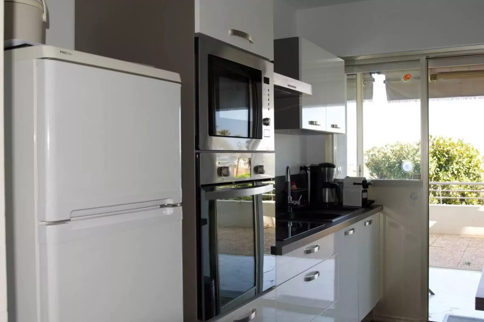 Vue Mer à Golfe-Juan Proche Cannes Plage et Garage-Kitchen