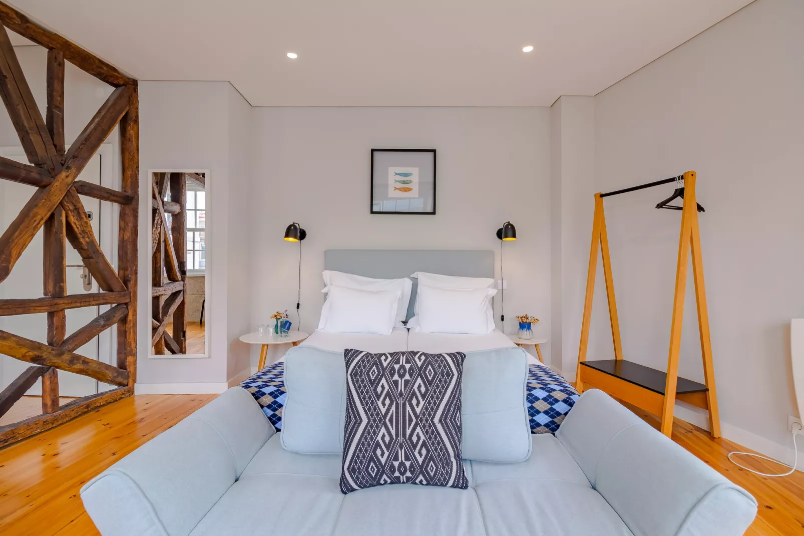 YOUROPO - City Center 4-Bedroom