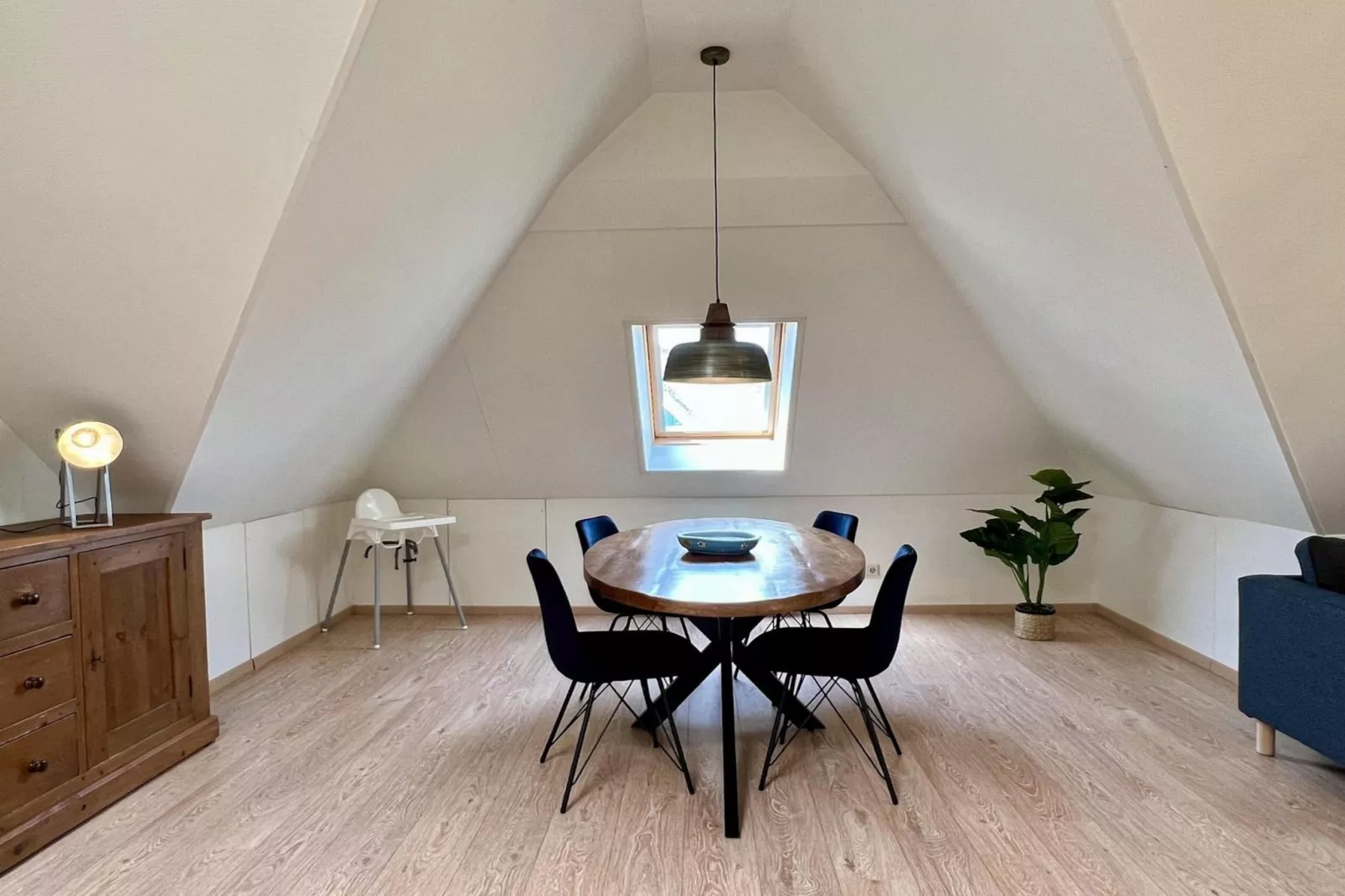 Anzelhoef apartment West-Esszimmer