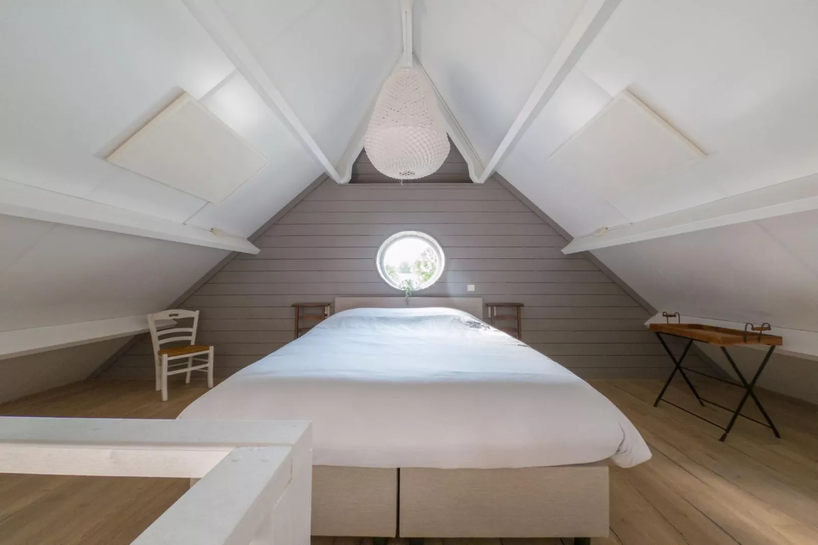 De woelige stal-Bedroom
