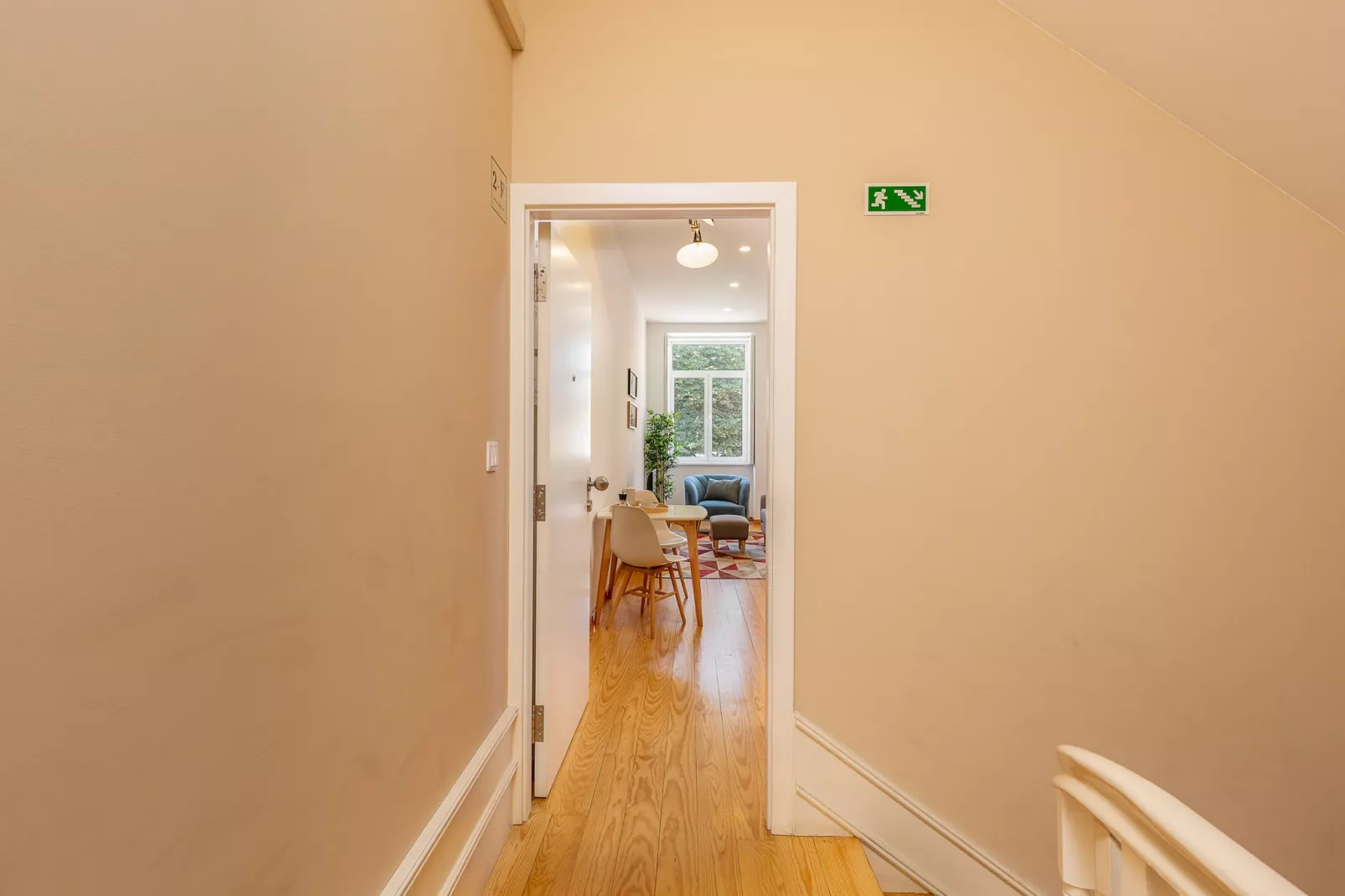 YOUROPO - Cosy 1-Living room
