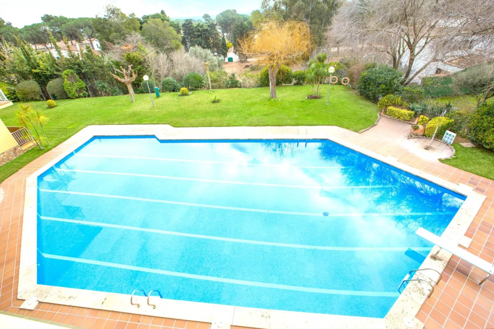 Cenit B-10-Pool