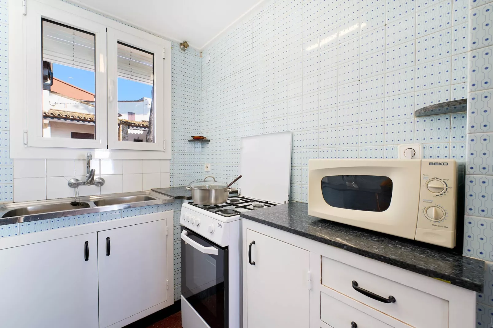 Pruneda-Kitchen