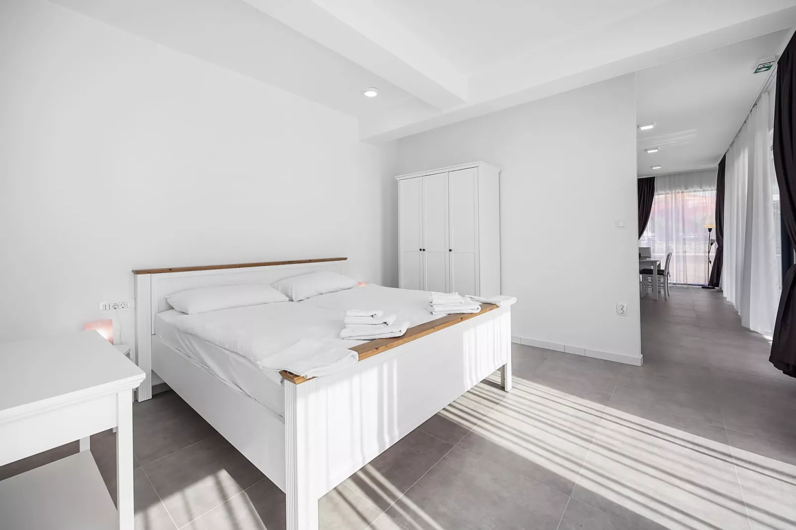 Max - Sea View, One Bedroom Apt with Terrace-Schlafzimmer